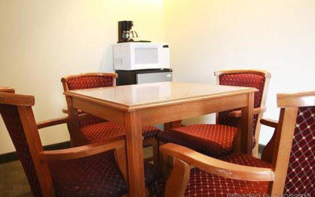 Commodore Perry Inn and Suites