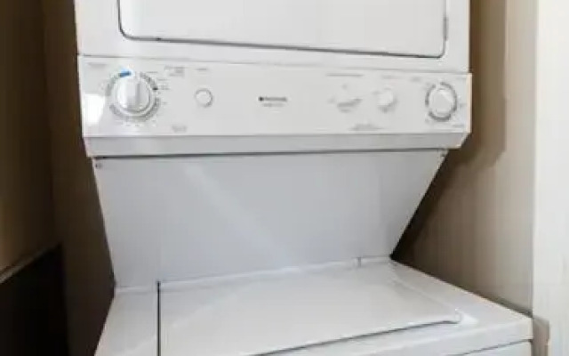 Pelican Isle 510 by RedAwning