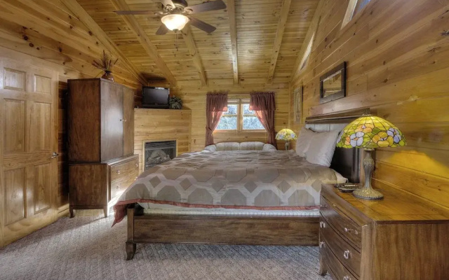 Blackberry Lodge 402 - Four Bedroom Cabin