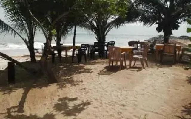 Sea Side Guest House & Restaurant