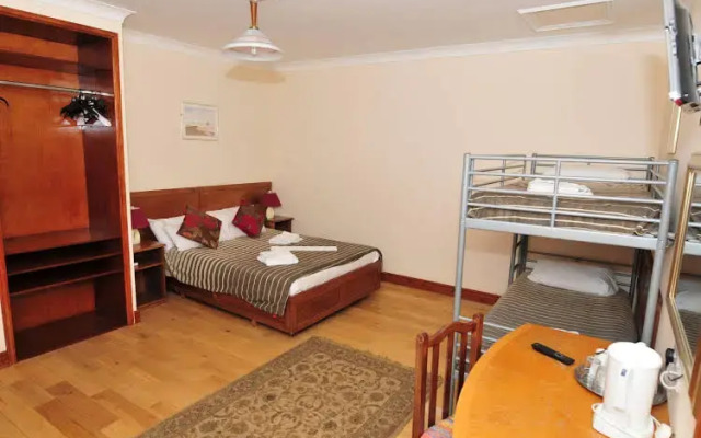Tarvic2 Hotel