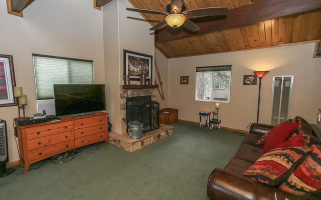 Treetop Retreat