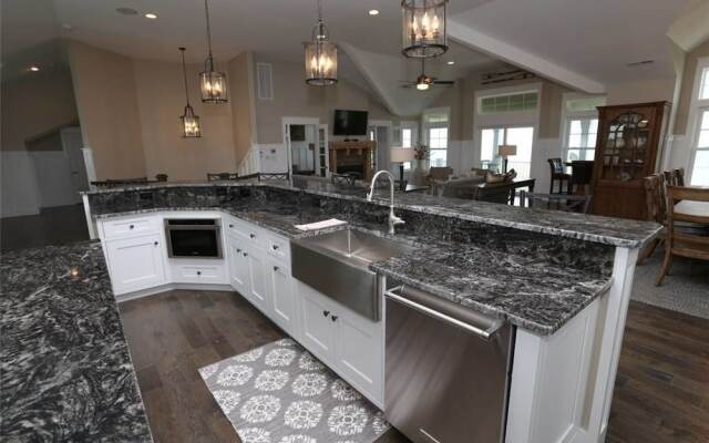 Cape Seaside - 7 Br Home