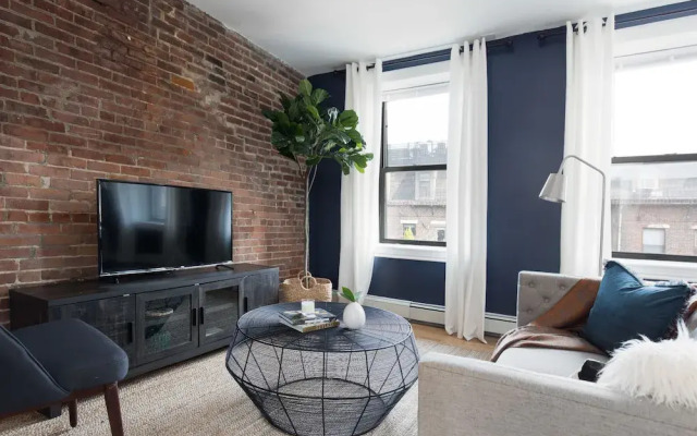 Contemporary South End Suites by Sonder