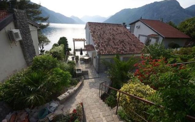 Sealine Kotor House