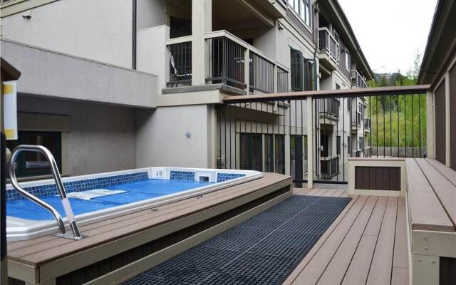 Riverbend Lodge Unit 120 by RedAwning