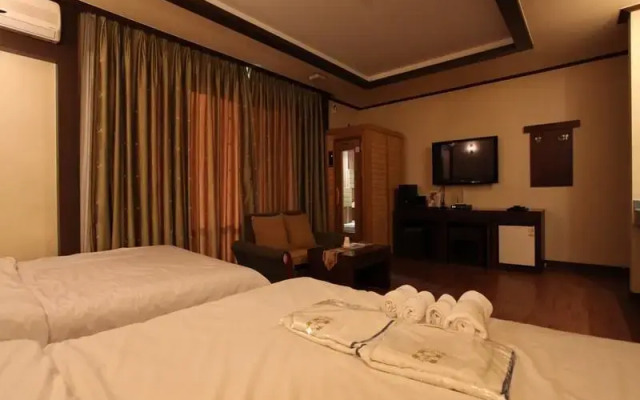 WeolmoonJes Hotel