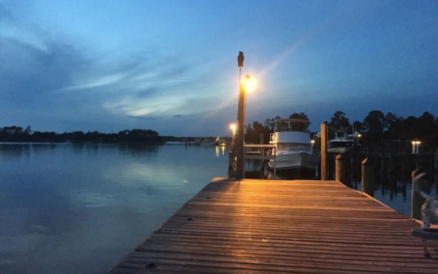 Bay John 205