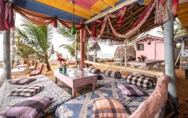 Coco Palm Beach Hostel