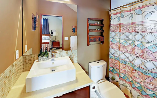 6004 SW Admiral Way Townhouse by RedAwning