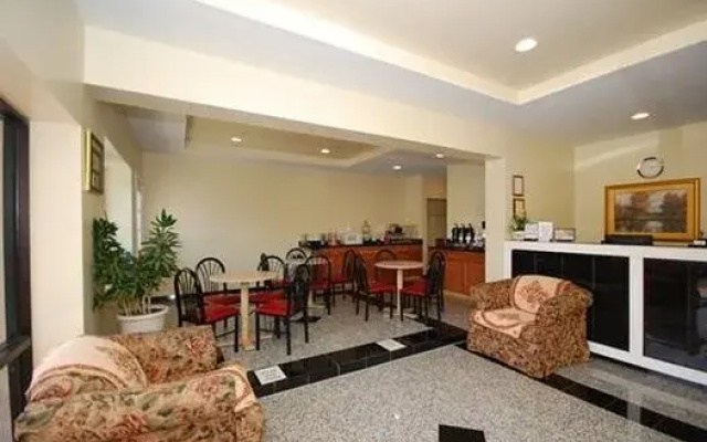 Motorsports Inn and Suites