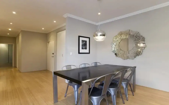 The Apartment Service GLE20