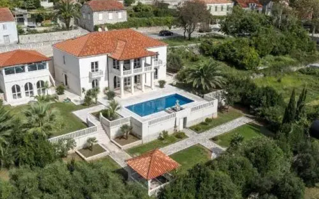 Villa Aurora