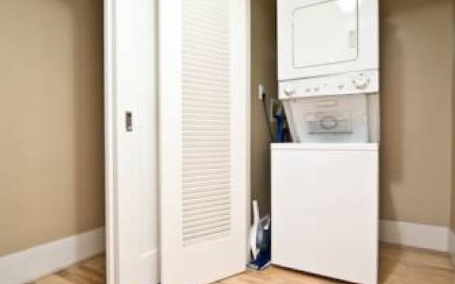 Hollywood Garden Apartment