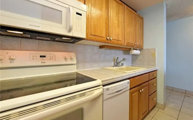 Valley Isle 1204 by RedAwning