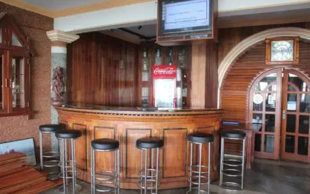 Warahena Beach Hotel