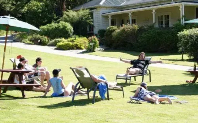 Mahana Lodge Boutique Bed & Breakfast