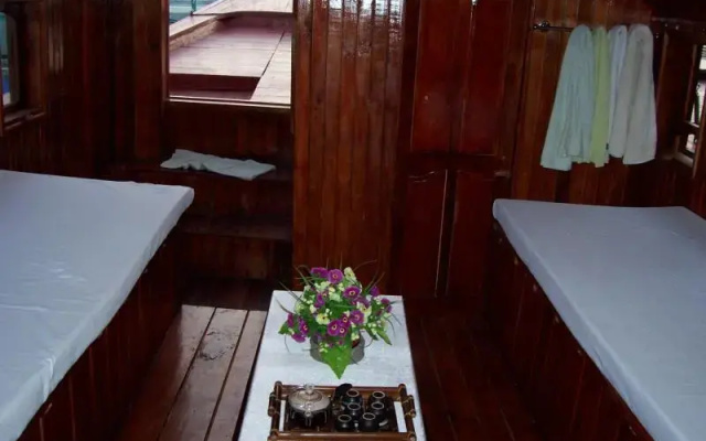 Tuan Sailing Cruise
