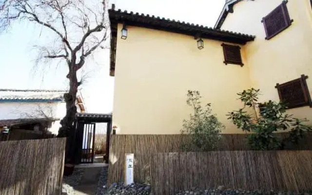 Breezehill Residence