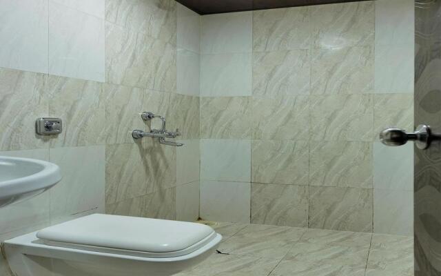 FabExpress Mezbaan Regency by OYO Rooms