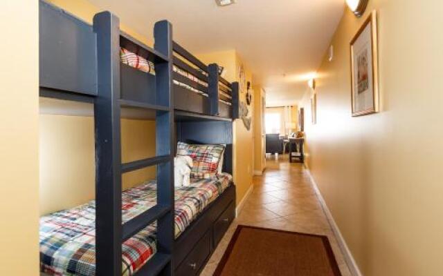 Pelican Isle 406 by RedAwning