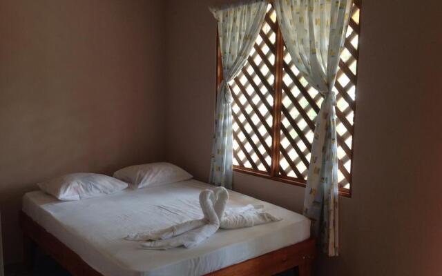 Paisajes del Tortuguero (On The Beach and Town Center)