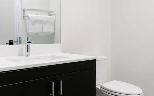 The Plymouth Premier 4BR Suites by Sonder