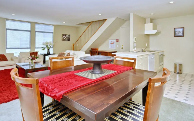 Park Lane Apartment 4