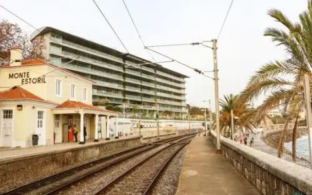 Monte Estoril Train Station Flat