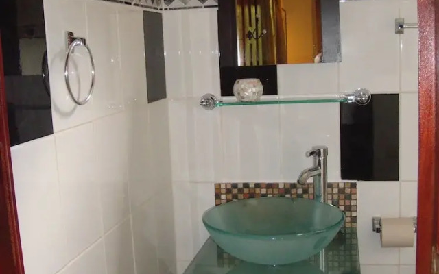 Coyaba Tropical Elegant Adult Guesthouse