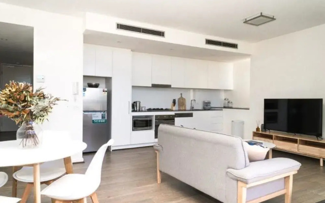 Spacious Apartment Close to Chatswood