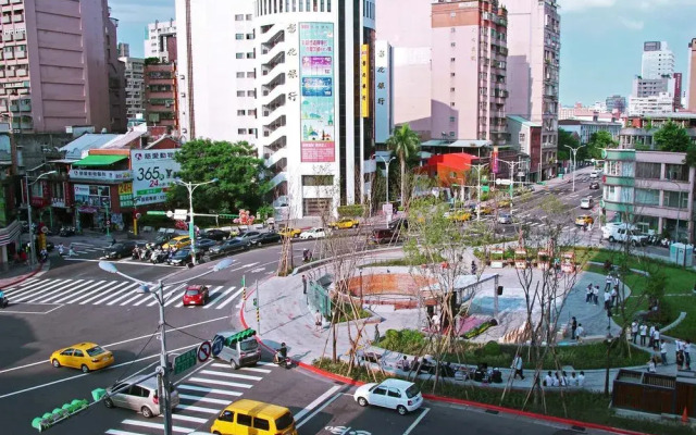 Hive House Capsule Inn 台北丰潮屋膠囊旅館