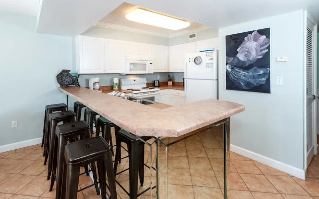 Pelican Isle 504 by RedAwning