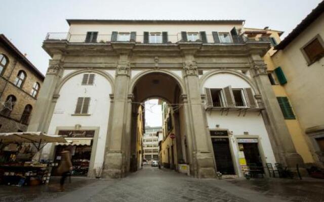 House in the San Pier Maggiore Arch