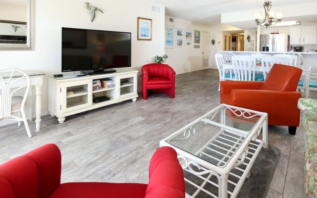 Islander 6011 by RedAwning