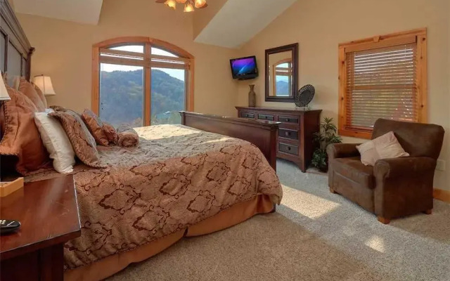 Journeys End - Five Bedroom Cabin