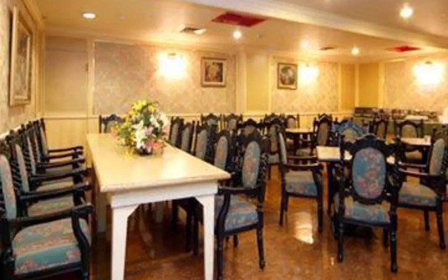 Royal Castle Hotel
