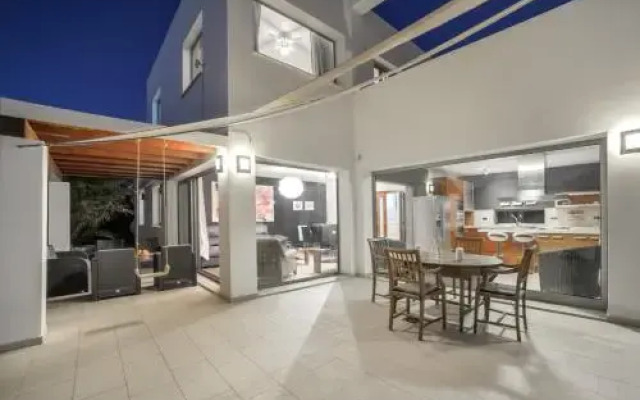 Villa Athos - Plusholidays