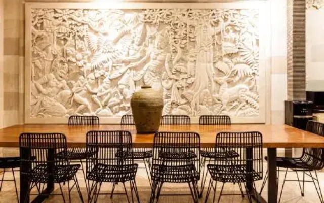 The Retreat - Contemporary Balinese Style Close to Beach