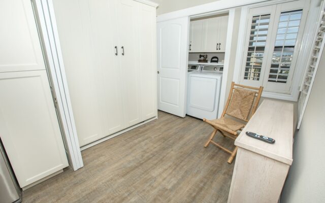 Inlet Reef 605 2 Bedroom Condo by RedAwning