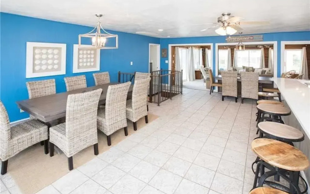 Dancing In The Moonlight - 6 Br Home