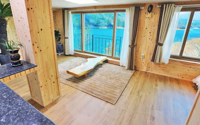 Suncheon Golden Lakeside Pension