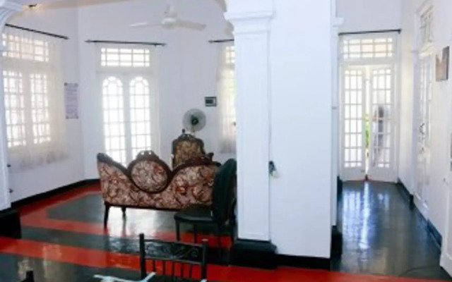 Mount Colonial Hostel by POM