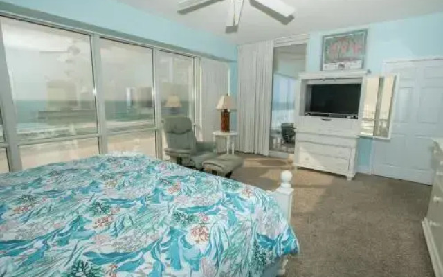 Oceania 607 3 Bedroom Condo by RedAwning