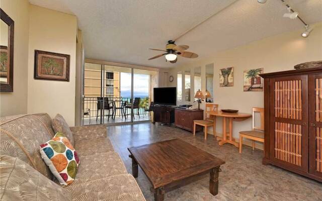 Royal Kahana 617 by RedAwning