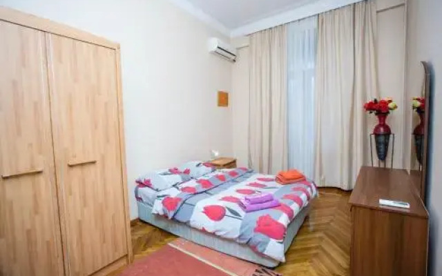 Boulevard Apartment