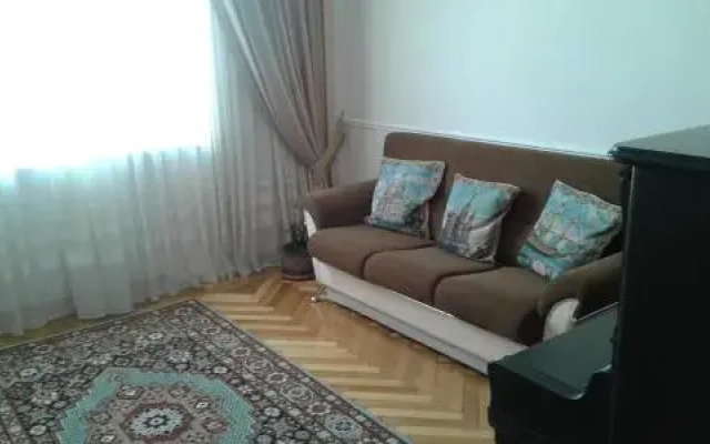 Neftiannikov Avenue Apartment