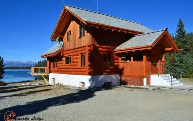 Atnarko Lodge