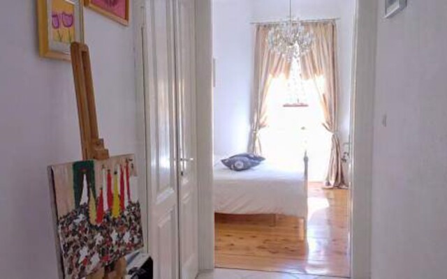 Old Dinka Studio Apartment