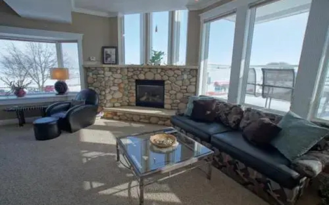 Pier Harbor #2, Condo at Saint Ignace